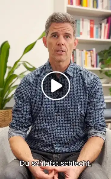 Psychotherapeut Richard Rogenhofererklärt dass Psychotherapie eine Unterstützung und Hilfestellung bei Erschöpfung, Schlafstörungen oder Stress sein kann.